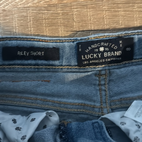Lucky Brand Riley Short - Picture 3 of 4